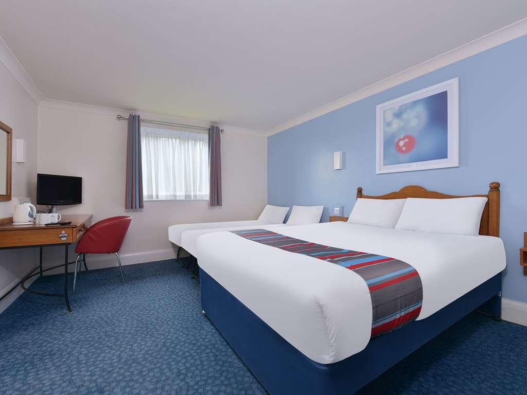 Travelodge Plymouth Roborough Номер фото