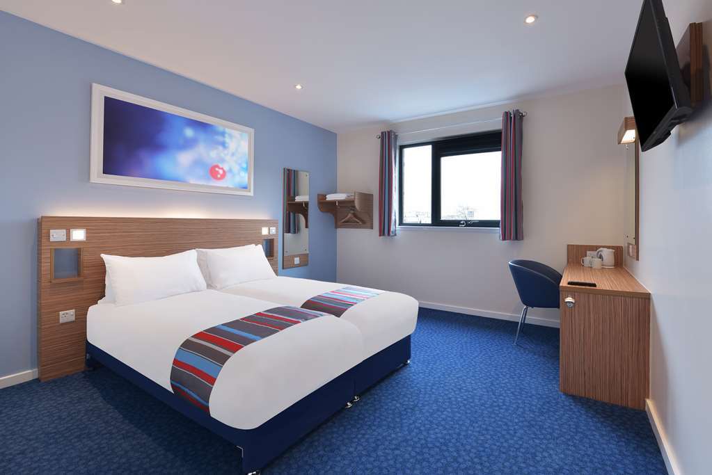 Travelodge Plymouth Roborough Номер фото